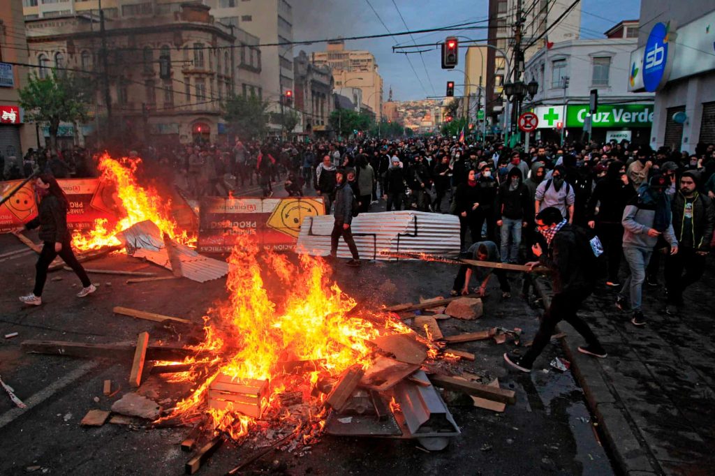 Cile, proteste, incendi