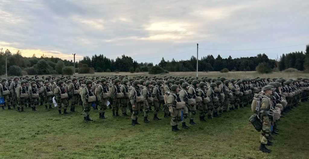 File di paracadutisti russi. Tre soldati russi ussi raccontano perché hanno disertato dopo l'invasione dell'Ucraina