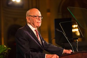 Com’è riuscito Rupert Murdoch a concentrare così tanto potere? Che conseguenze profonde ha avuto questa accumulazione senza precedenti? E quale sarà il futuro dell’impero?