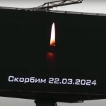 Un maxischermo che commemora le vittime dell'attacco terroristico a Mosca, in Russia. Calma, stabilità, sicurezza in cambio della libertà: questi erano i punti di un "contratto" immaginario con la società. Cosa resta adesso di questo “contratto”?