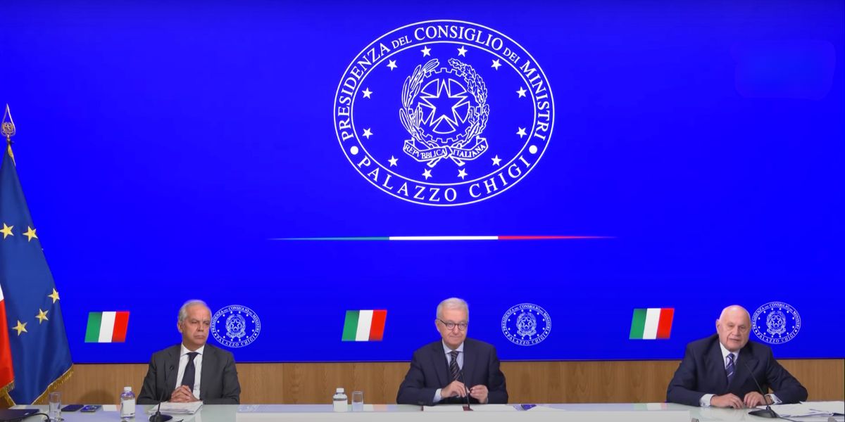 La presentazione del decreto "paesi sicuri" da parte del governo.