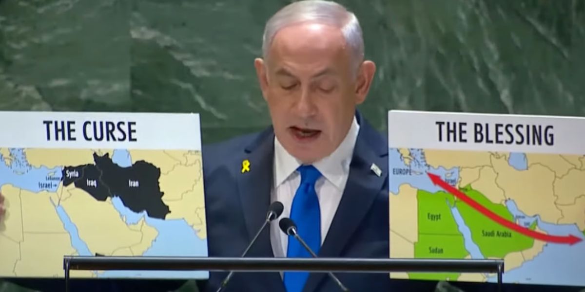 Il primo ministro israeliano Benjamin Netanyahu mostra le mappe con l'espansione di Israele durante il suo ultimo intervento alle Nazioni Unite.