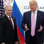 Il presidente russo Putin e il neo presidente americano Trump insieme a un vertice del 2020