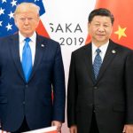 Trump e Xi posano insieme durante un incontro a G20 di Osaka nel 2019