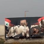 Un cartellone stradale in Siria con l'immagine di Assad strappata