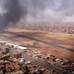 Un'immagine dall'alto di un bombardamento in Sudan.