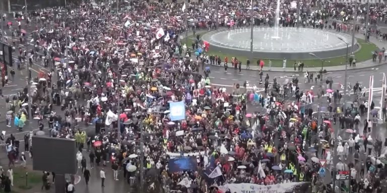 Le proteste studentesche a Belgrado. I Balcani potrebbero diventare una polveriera