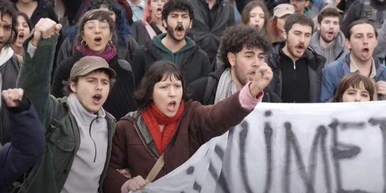 Studenti protestano in Turchia contro l'arresto del sindaco di Istanbul Imamoglu